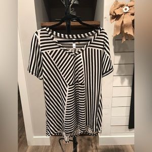 Ladies LuLaRoe Christy. Size Large. Black & Cream. Excellent Used Condition.